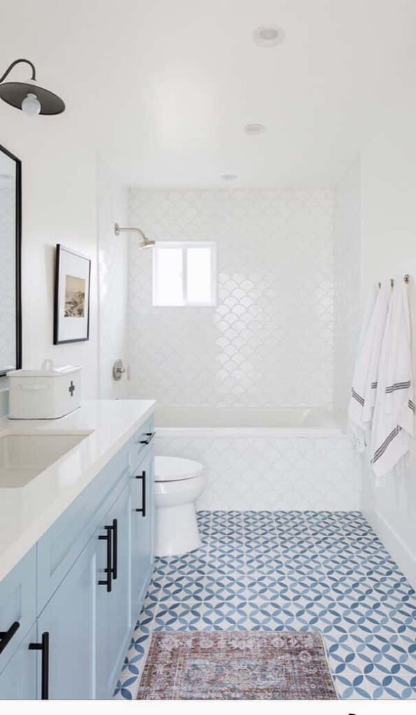 bathroom tile ideas blue and white